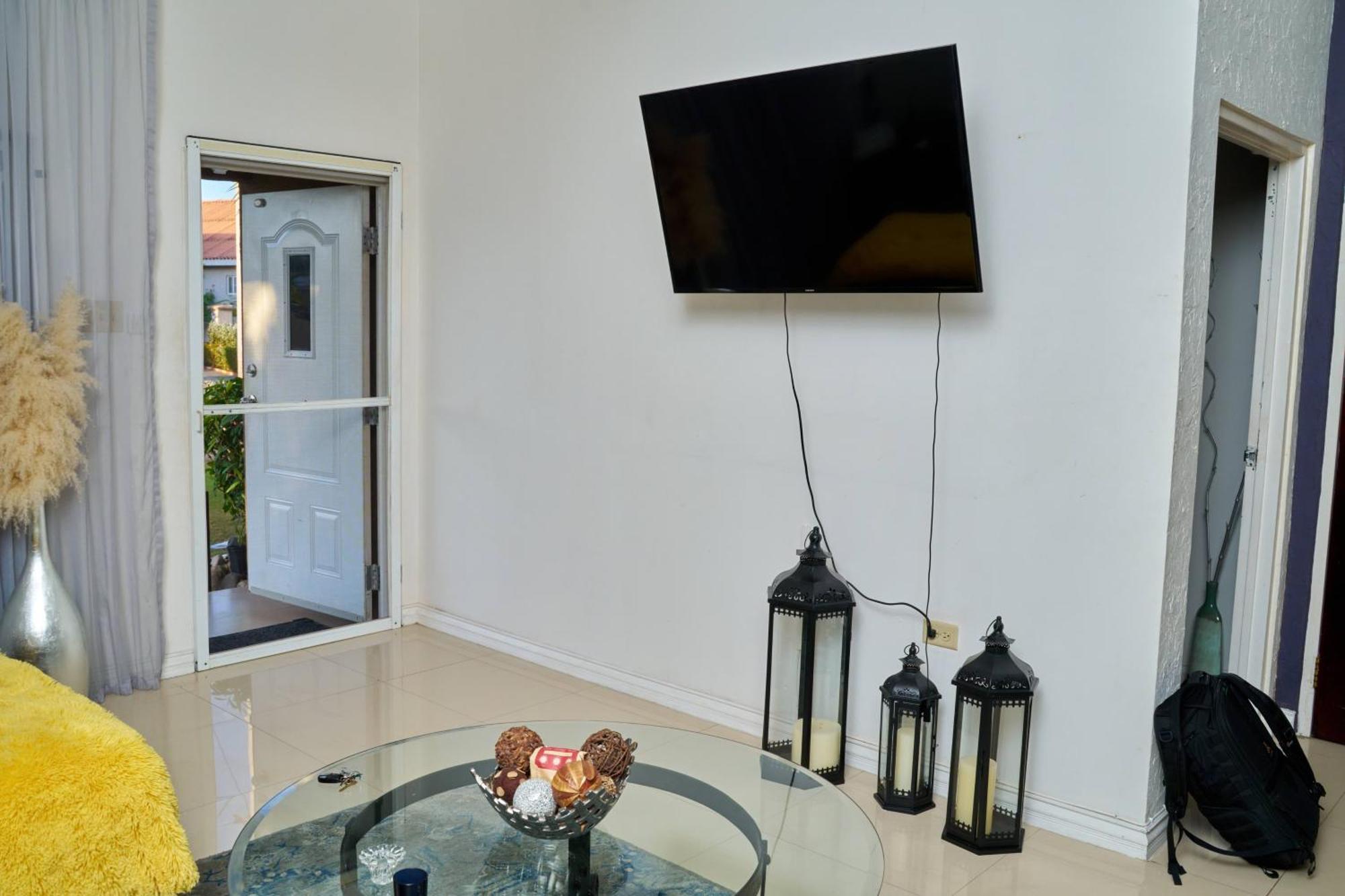 Caribbean Estates, 10 Mins From The Beach, Beautiful Gated Community Portmore Dış mekan fotoğraf